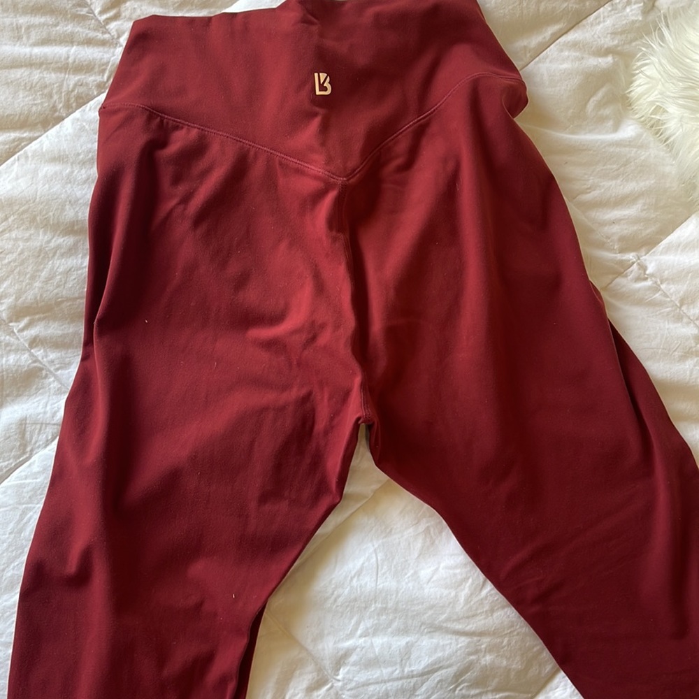 Vineyard red leggings size M buff bunny